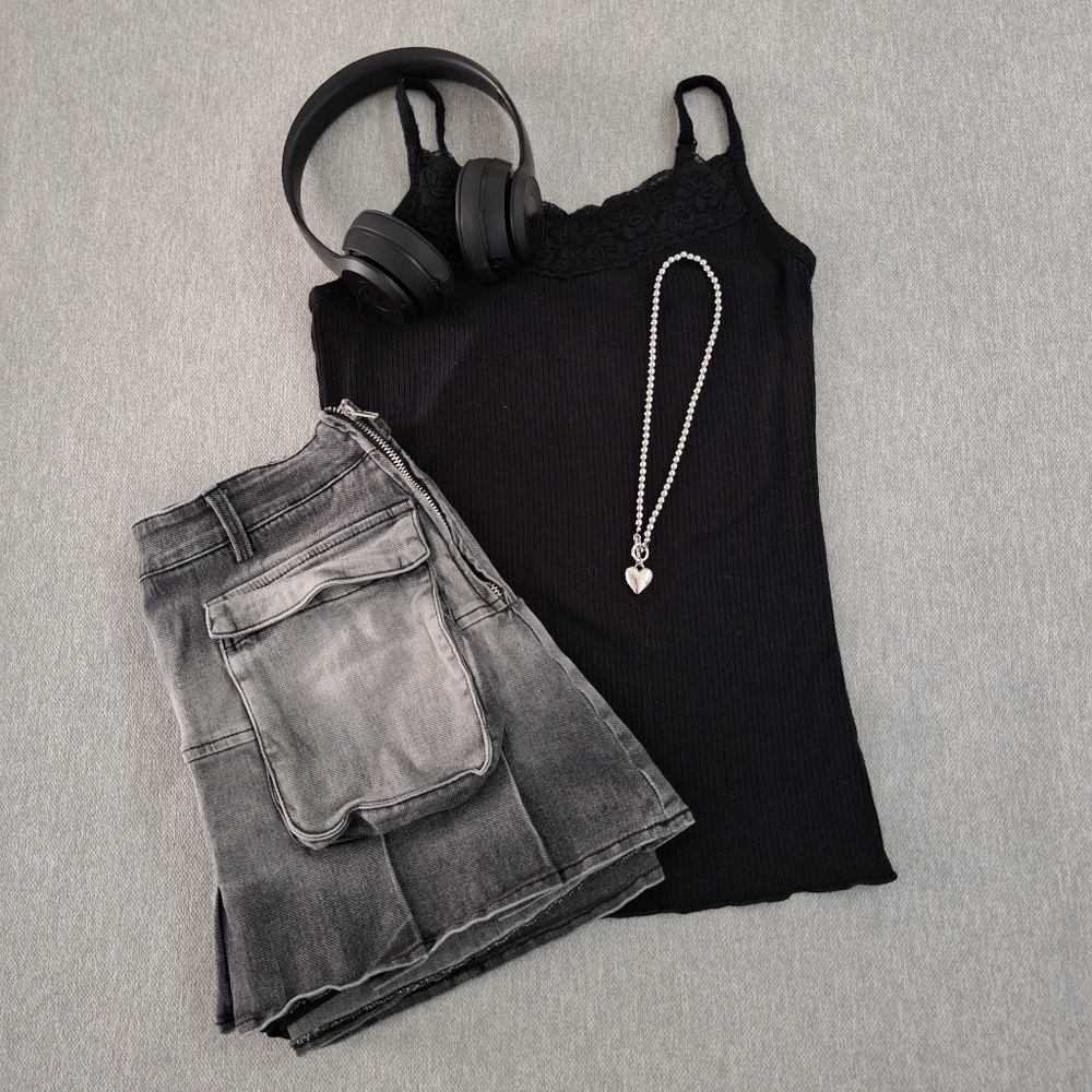 Black lace tank ₊˚⊹౨ৎ ₊˚⊹